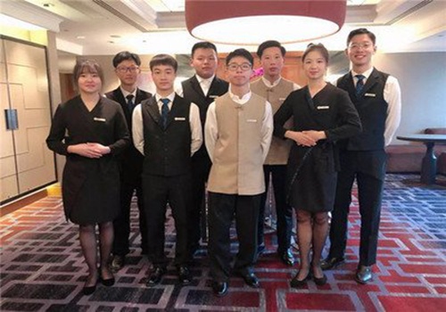 一晚房费60万，我国“最豪华”酒店，劳斯莱斯幻影接送